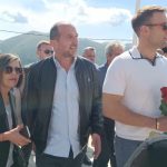 Λουλούδια στο Μνημείο των 49 Προκρίτων Παραμυθιάς άφησε ο Στέφανος Κασσελάκης 440470837_359196653807664_8385425420776043485_n-1024x768