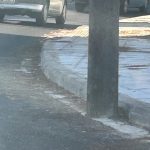 Kυκλικός κόμβος… με εμπόδιο - Kολόνα της ΔΕΗ μέσα στο οδόστρωμα στη βόρεια είσοδο της Ηγουμενίτσας kolona dromos